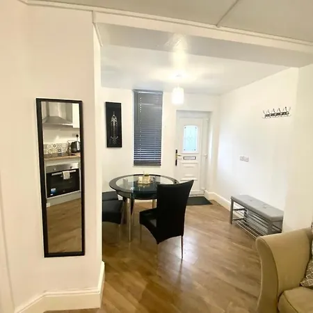 Furnished 1 Bedroom アパート