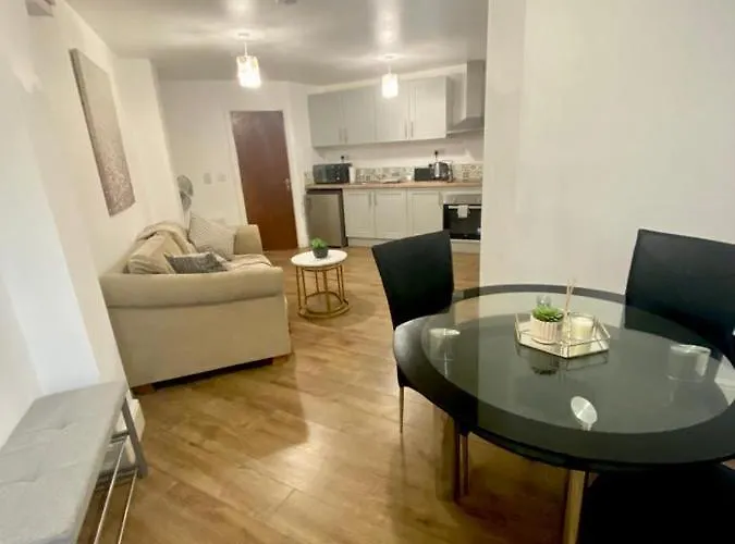 Furnished 1 Bedroom בריסטול