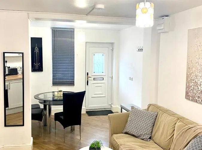 Апартаменти Furnished 1 Bedroom Бристоль